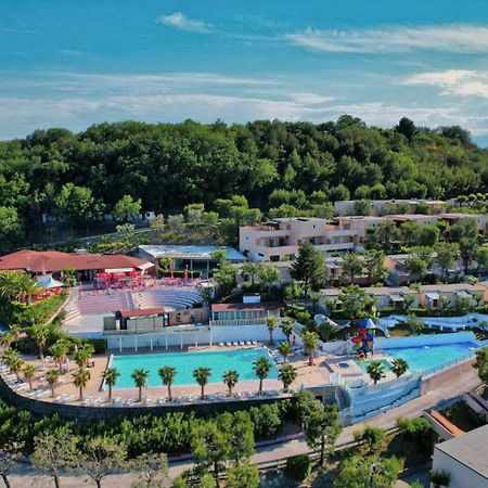 Centro Vacanze Mirage Torre di Palme Bagian luar foto