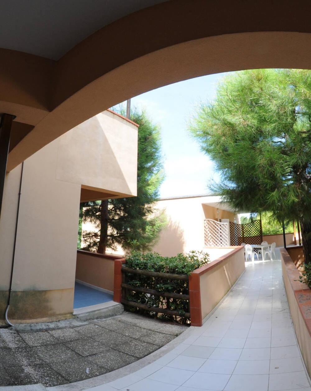 Centro Vacanze Mirage Torre di Palme Bagian luar foto